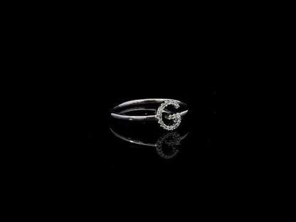 Rotating video showing the jewelry item
