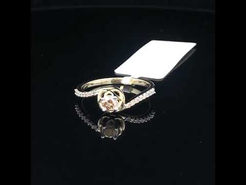 Rotating video showing the jewelry item