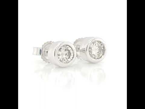 Rotating video showing the jewelry item