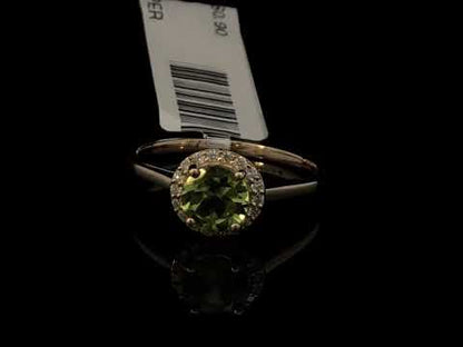 Rotating video showing the jewelry item