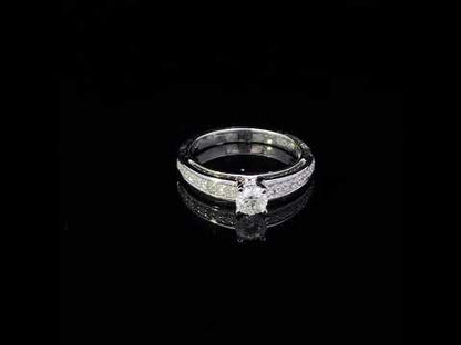 Rotating video showing the jewelry item