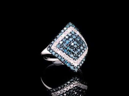 Rotating video showing the jewelry item
