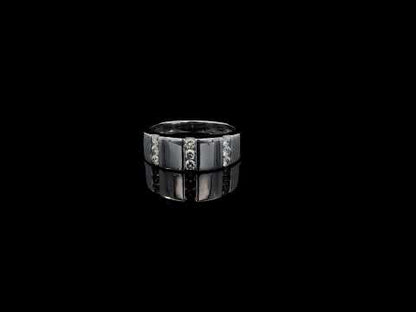 Rotating video showing the jewelry item