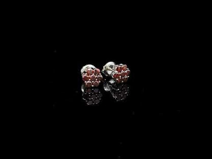 Rotating video showing the jewelry item