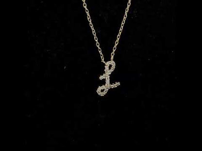 Rotating video showing the jewelry item