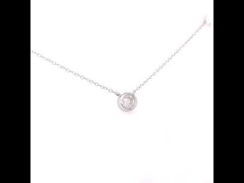 Rotating video showing the jewelry item