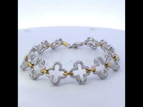 Rotating video showing the jewelry item