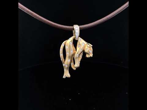 Rotating video showing the jewelry item