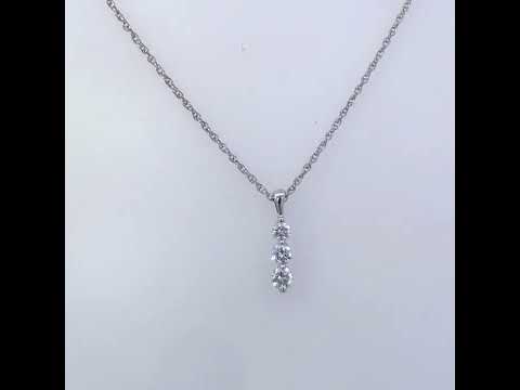 Rotating video showing the jewelry item