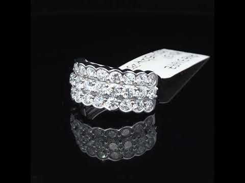 Rotating video showing the jewelry item