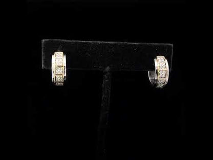 Rotating video showing the jewelry item