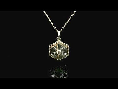 Rotating video showing the jewelry item