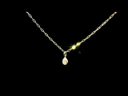 Rotating video showing the jewelry item