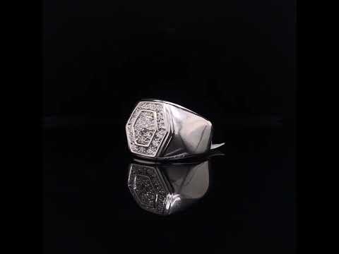 Rotating video showing the jewelry item