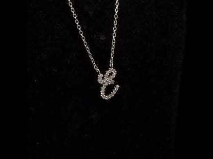 Rotating video showing the jewelry item
