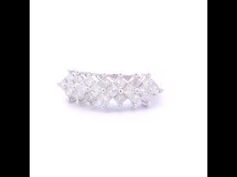 Rotating video showing the jewelry item