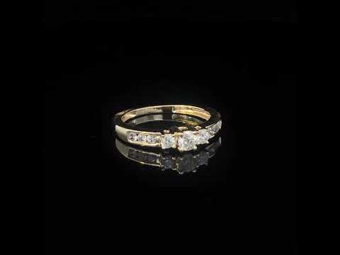 Rotating video showing the jewelry item