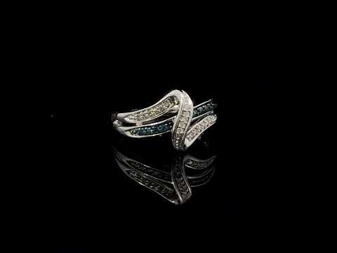 Rotating video showing the jewelry item