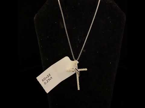 Rotating video showing the jewelry item