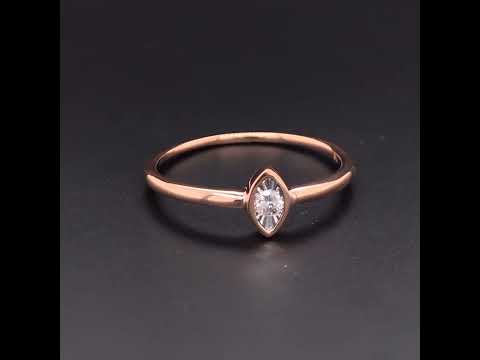 Rotating video showing the jewelry item