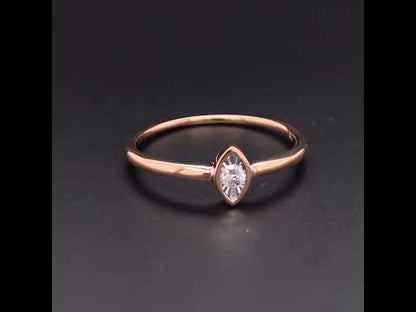 Rotating video showing the jewelry item