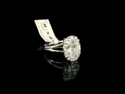 Rotating video showing the jewelry item
