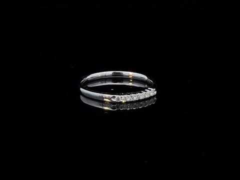 Rotating video showing the jewelry item