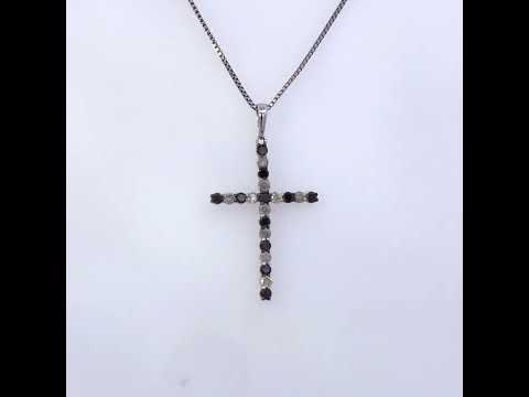 Rotating video showing the jewelry item