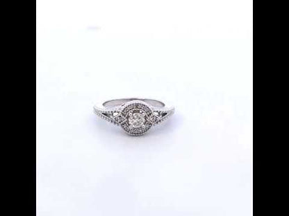 Rotating video showing the jewelry item