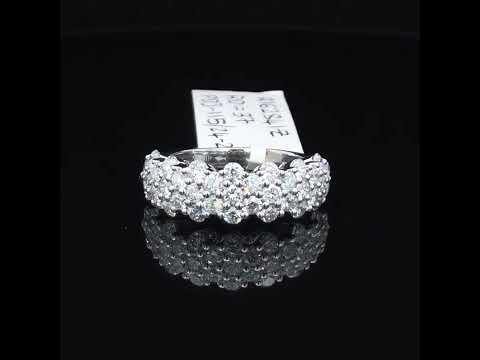 Rotating video showing the jewelry item