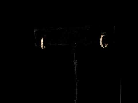 Rotating video showing the jewelry item