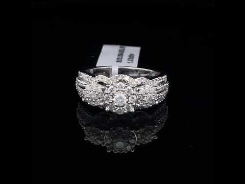 Rotating video showing the jewelry item