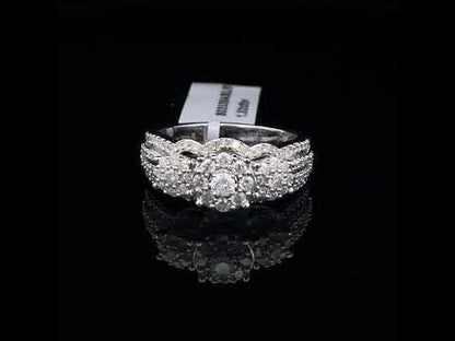 Rotating video showing the jewelry item