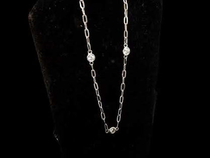 Rotating video showing the jewelry item