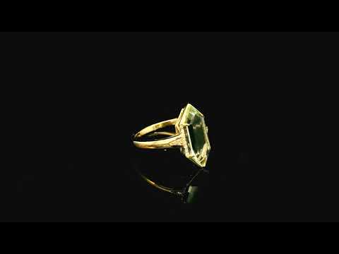 Rotating video showing the jewelry item