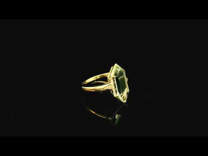 Rotating video showing the jewelry item