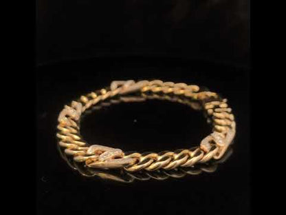 Rotating video showing the jewelry item