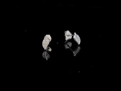 Rotating video showing the jewelry item