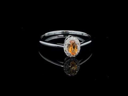 Rotating video showing the jewelry item