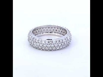 Rotating video showing the jewelry item