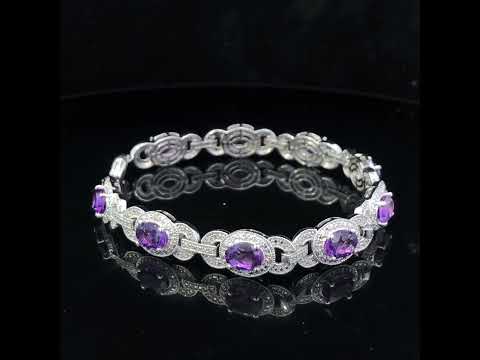 Rotating video showing the jewelry item