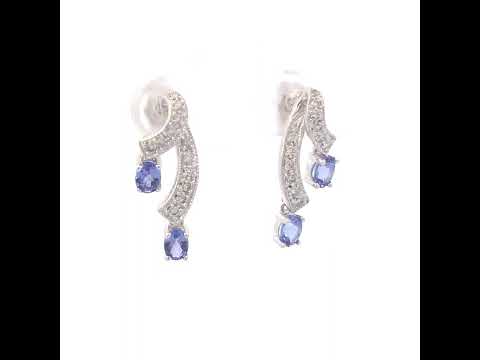 Rotating video showing the jewelry item