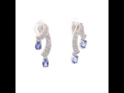 Rotating video showing the jewelry item