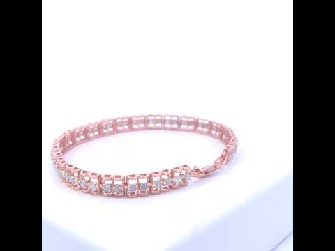 Rotating video showing the jewelry item