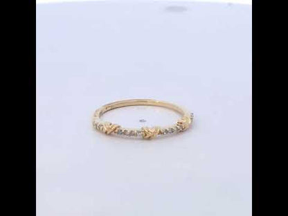 Rotating video showing the jewelry item