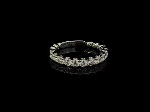 Rotating video showing the jewelry item