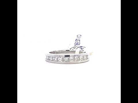 Rotating video showing the jewelry item