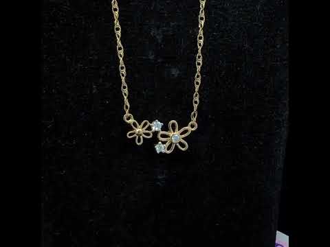 Rotating video showing the jewelry item