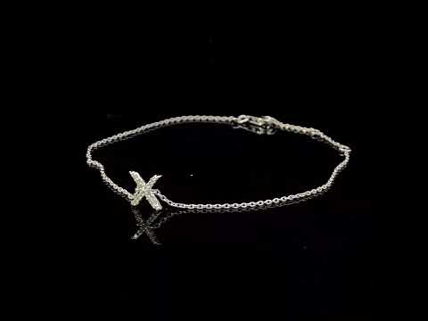 Rotating video showing the jewelry item