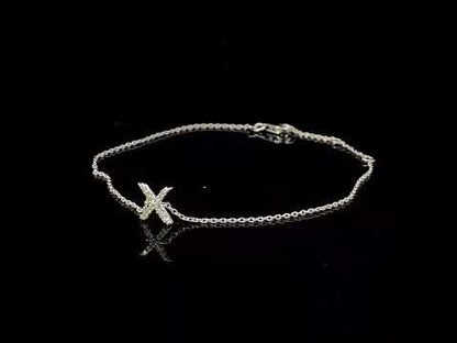 Rotating video showing the jewelry item